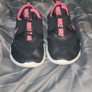 Girls nike flex runner size 8c